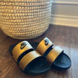 Nike off court duo slides sz 9 like new